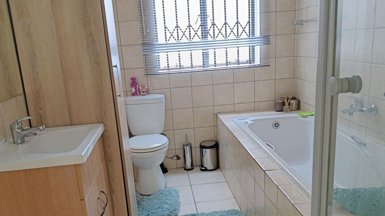 Photo of 2 Bedroom townhouse - sectional for sale in Eldo Lakes Estate, Centurion