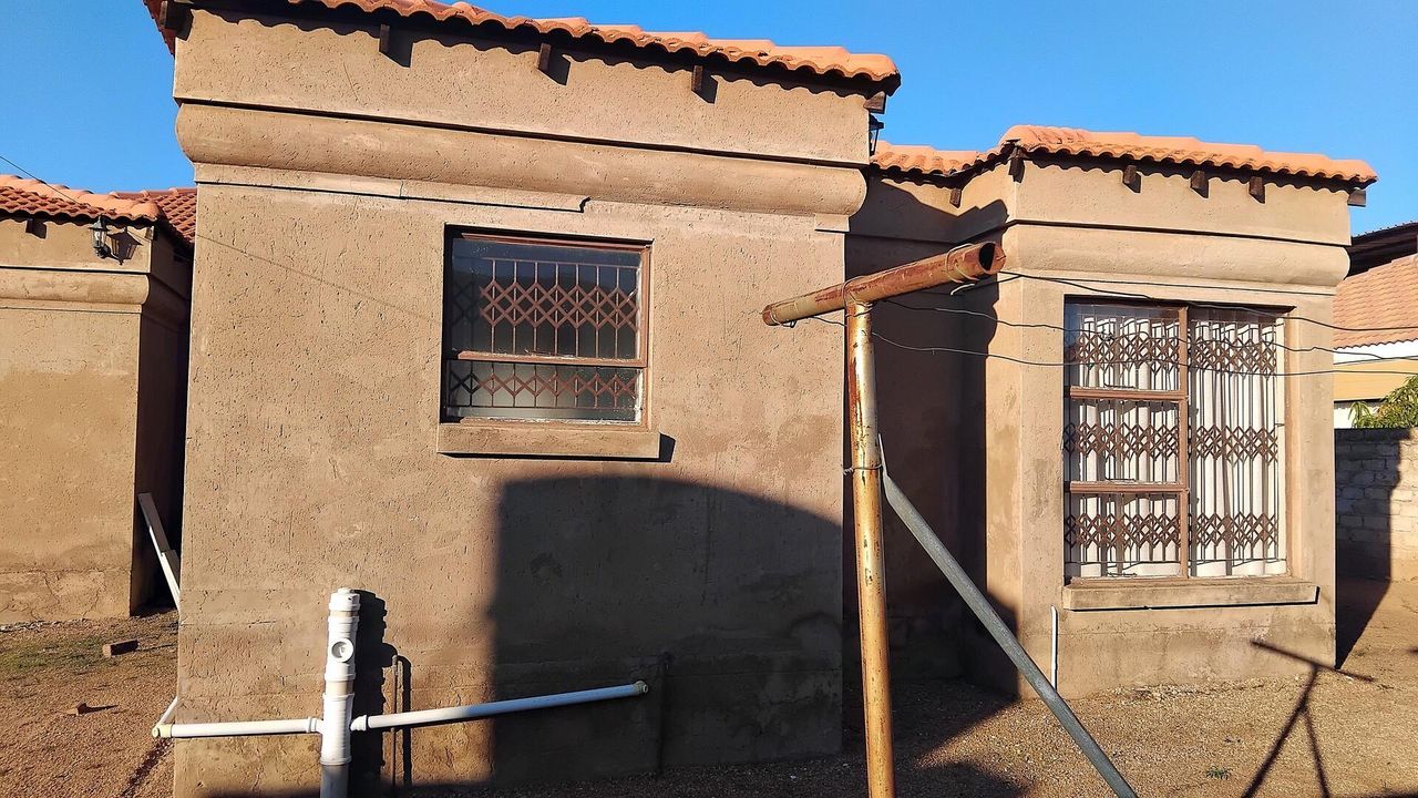 Photo 4 of 25