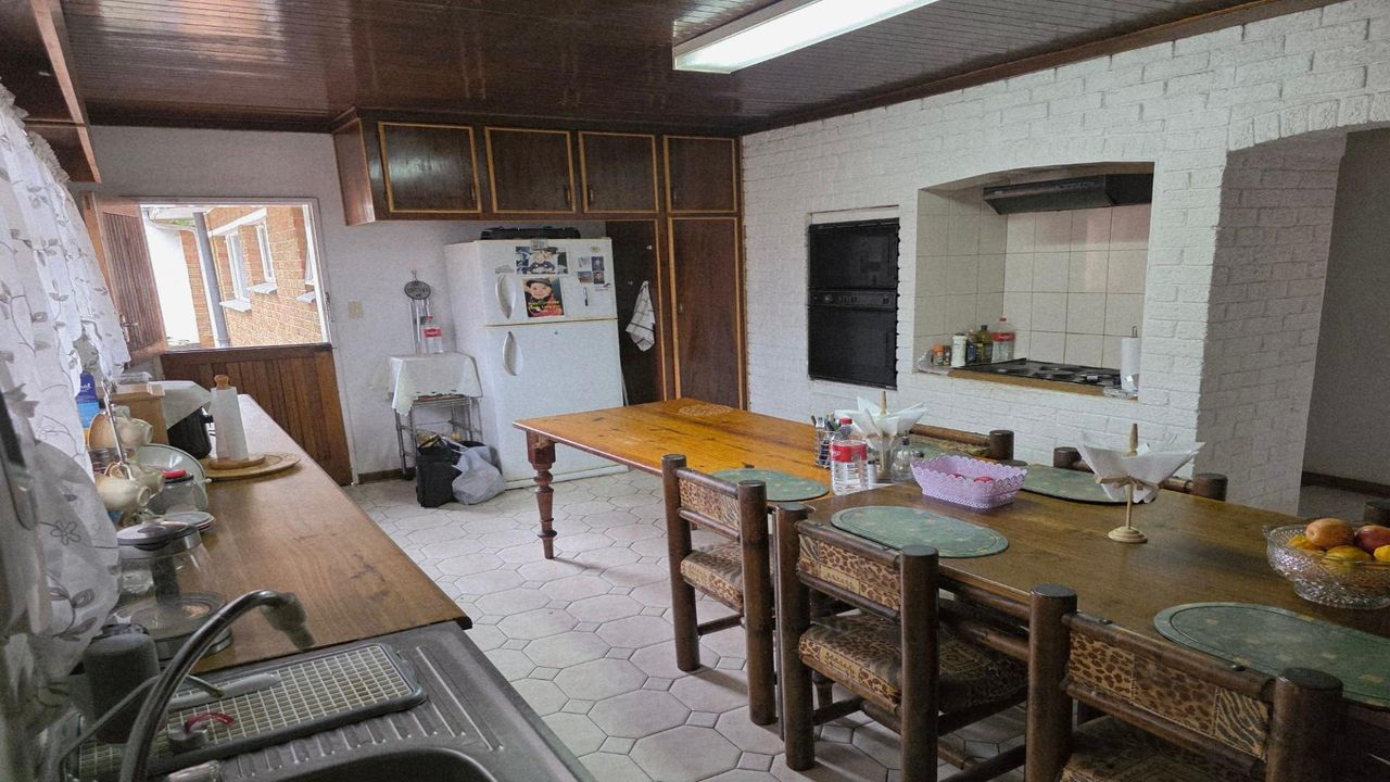 Photo 11 of 35
