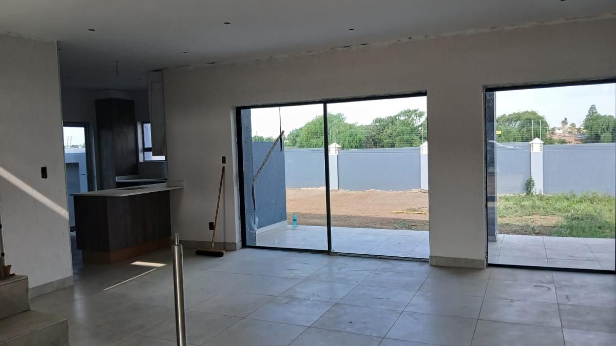 Photo 6 of 26