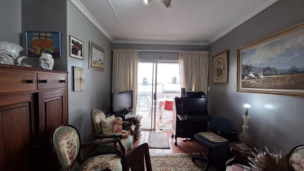 Photo 3 of 19