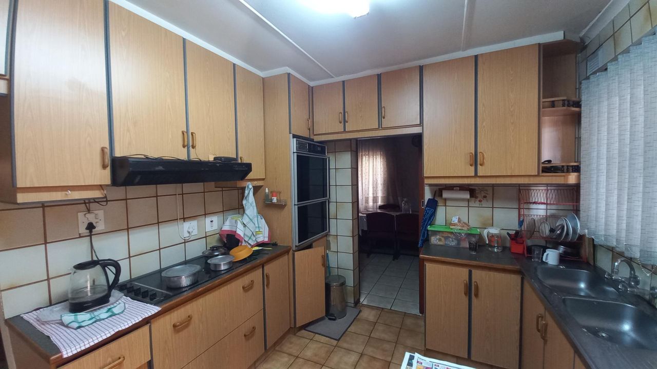 Photo 13 of 25