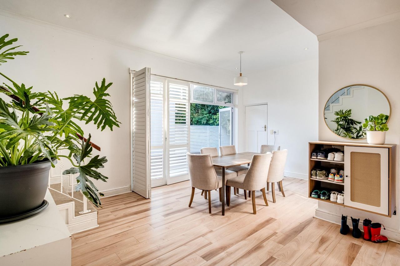5 Bedroom house for sale in Rosebank, Cape Town