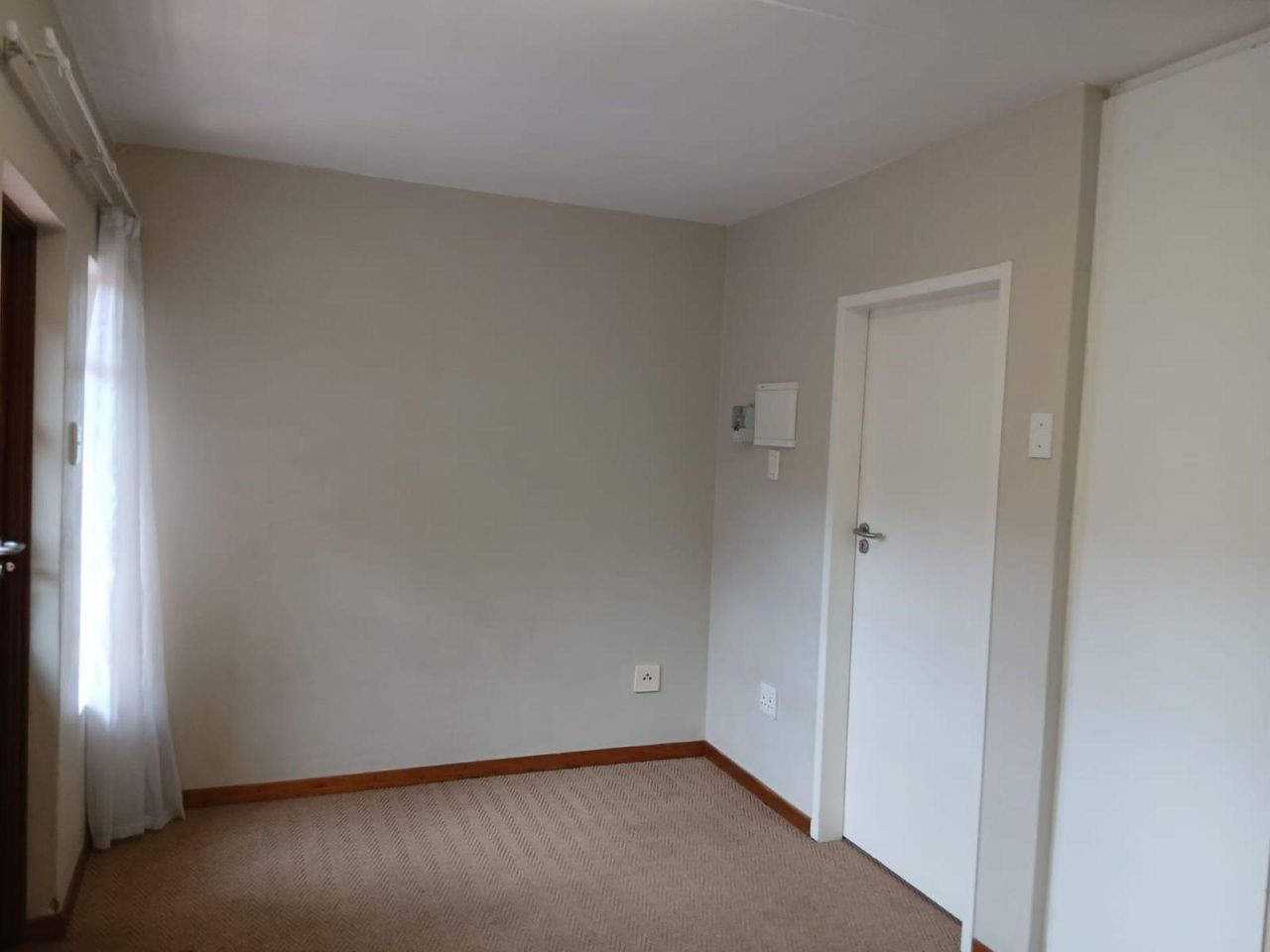 Photo 16 of 28