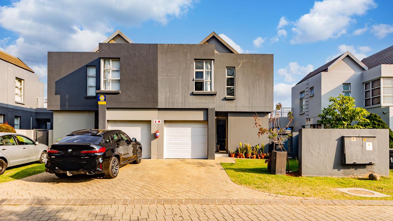 Photo of 3 Bedroom duplex townhouse - sectional for sale in North Riding, Randburg