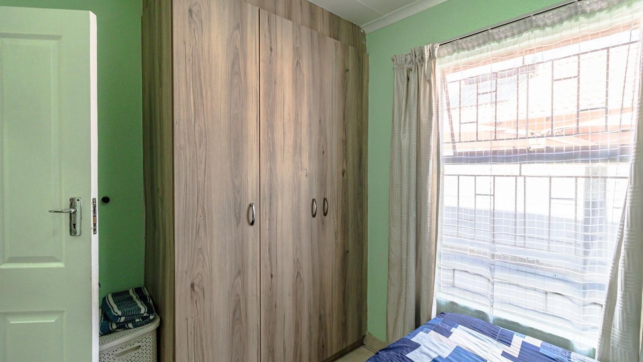 Photo 14 of 20