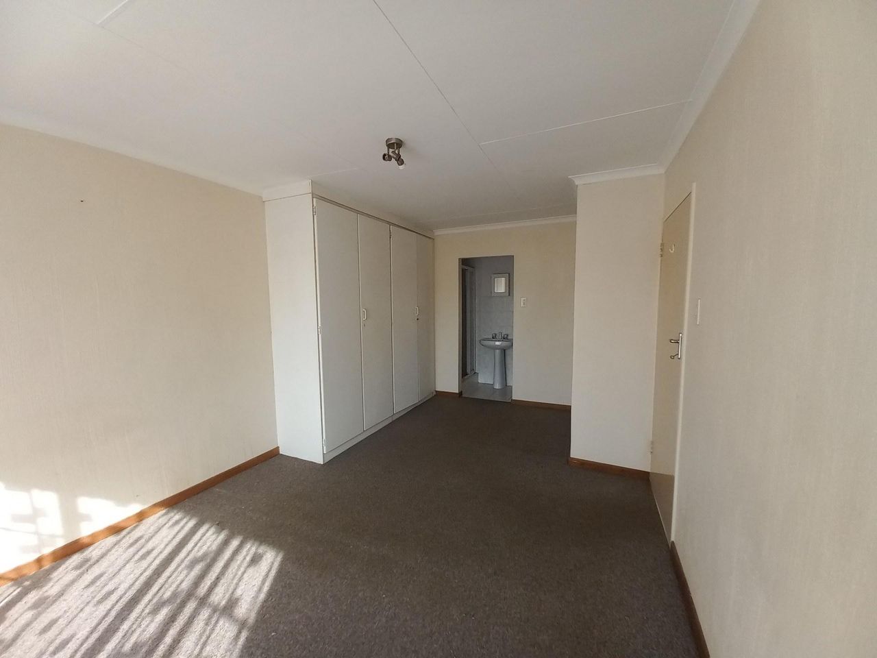 Photo 14 of 28