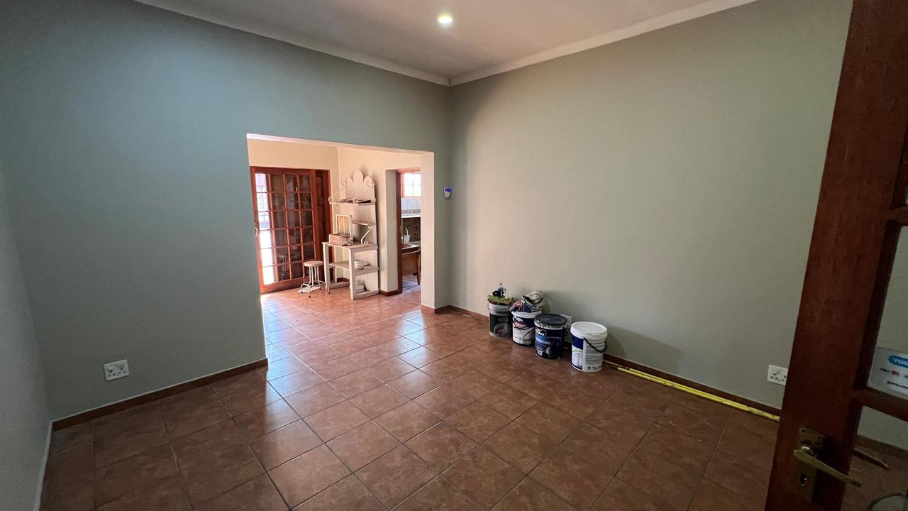Photo 5 of 75