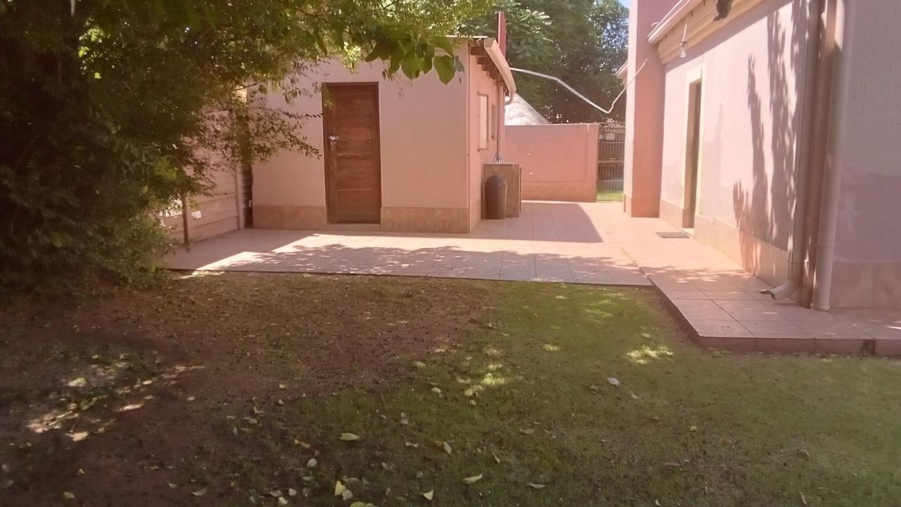 Photo 33 of 37