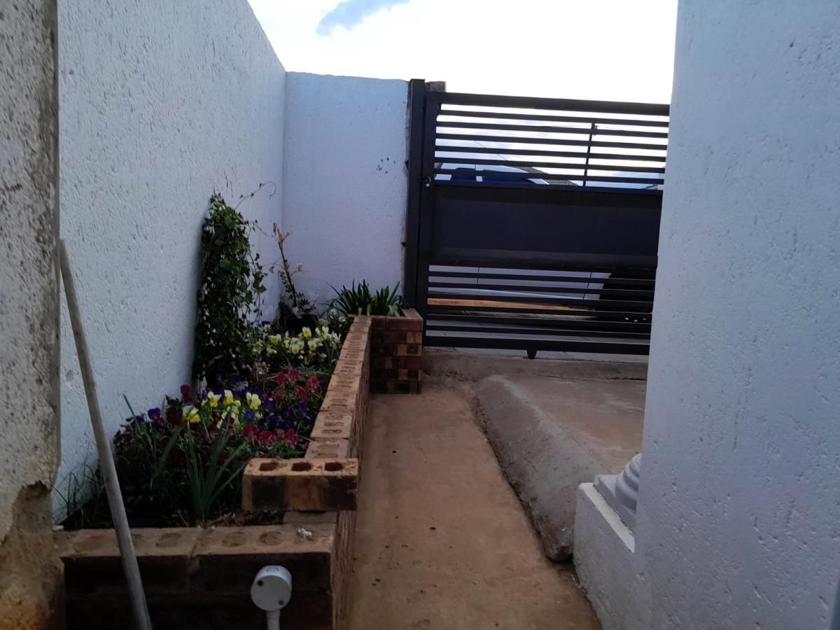 Photo 29 of 32