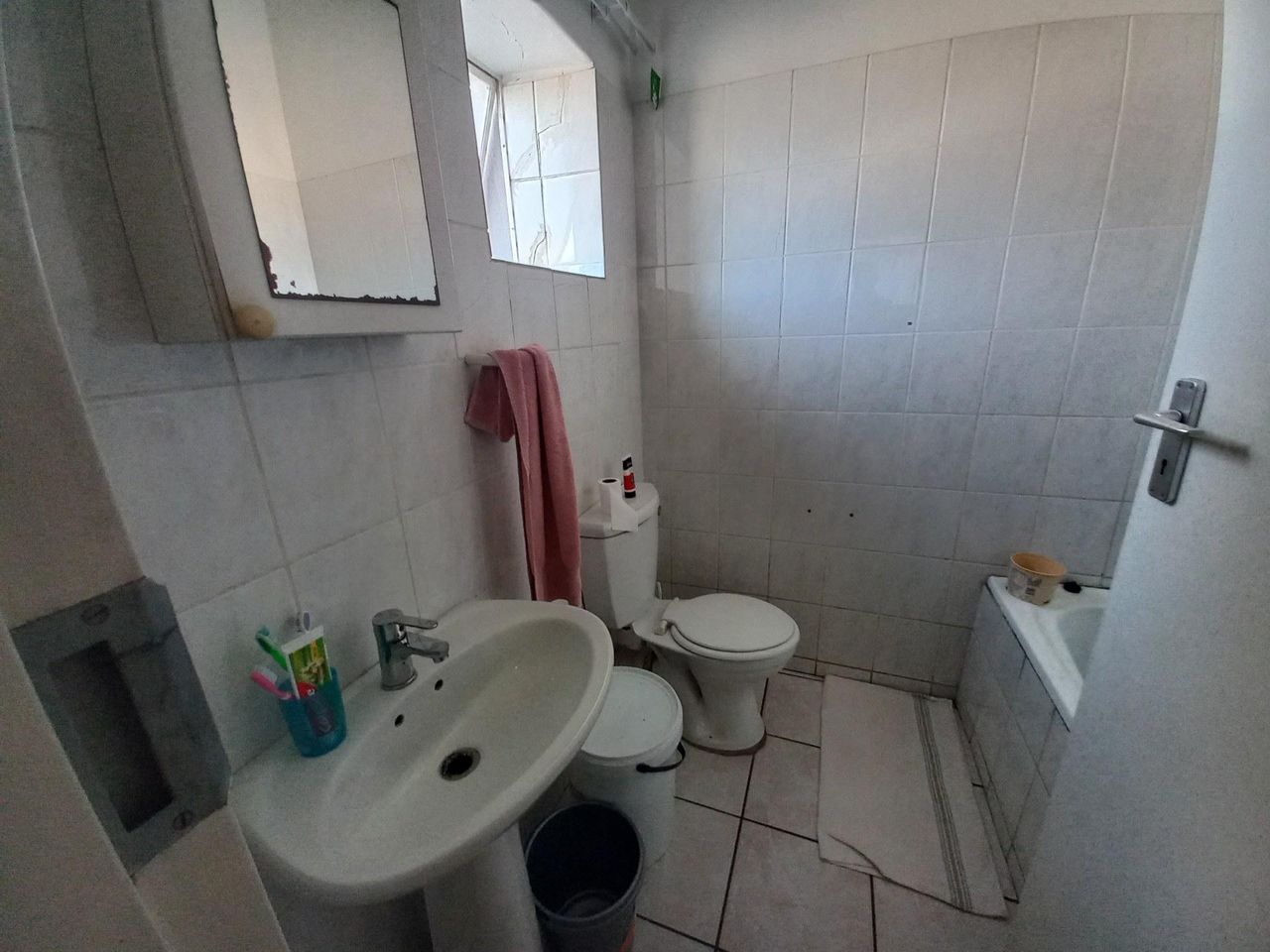 Photo 14 of 28