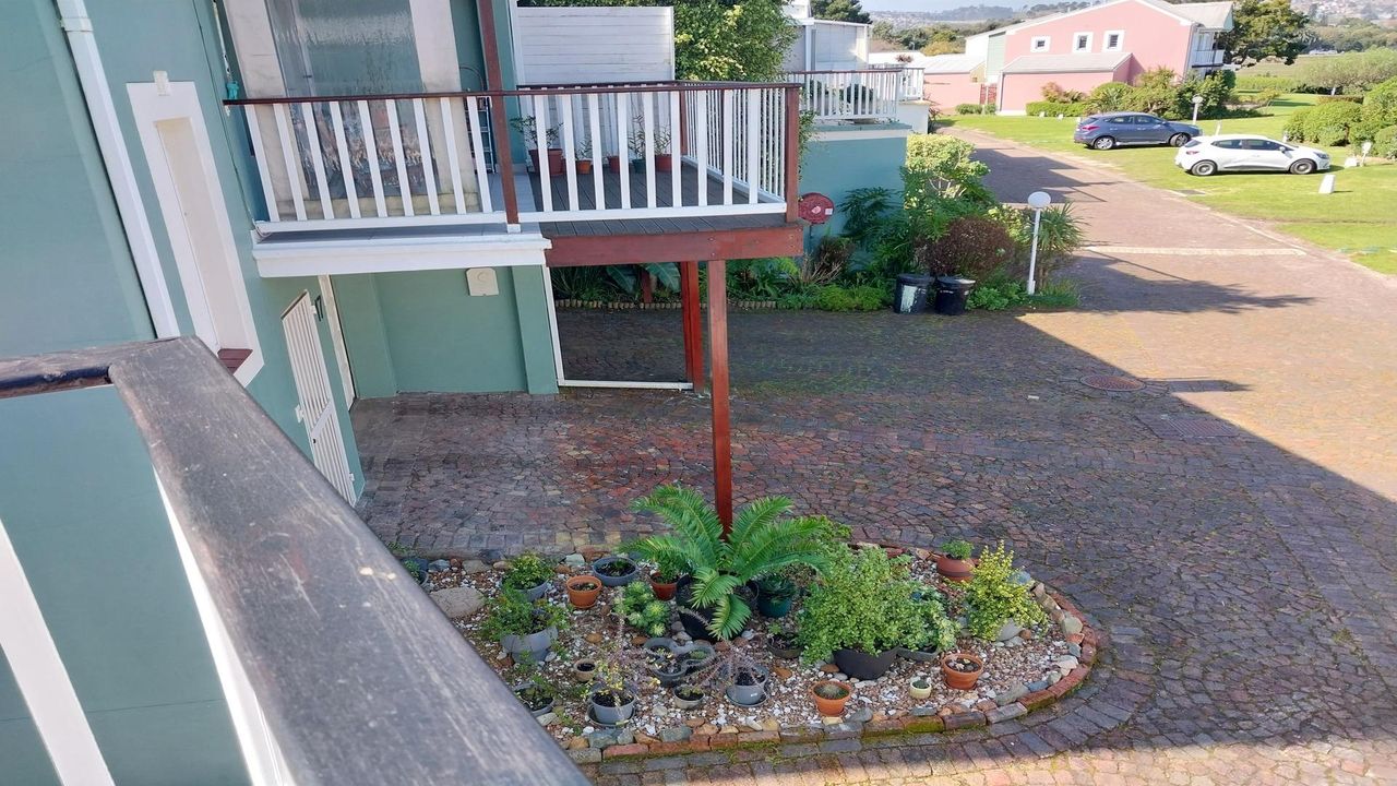 Photo 16 of 30