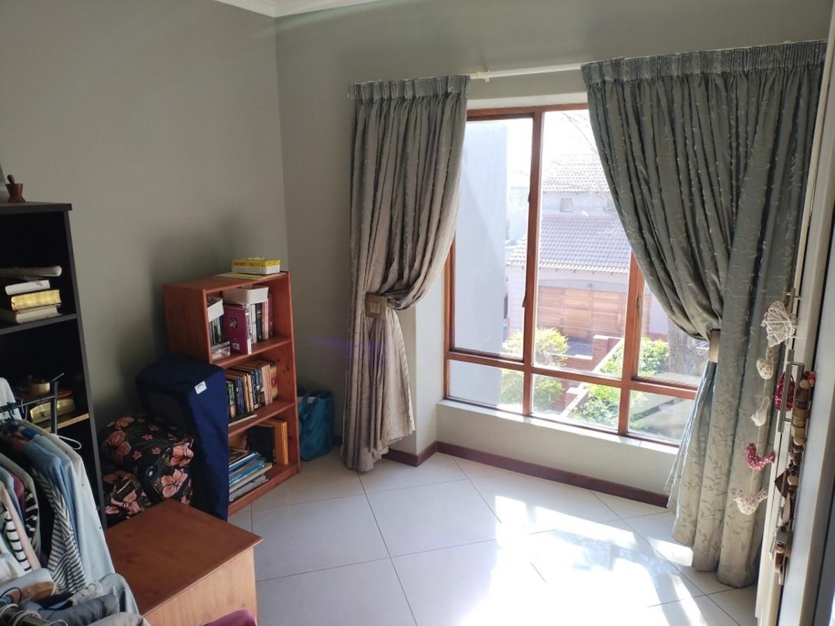 Photo 16 of 24