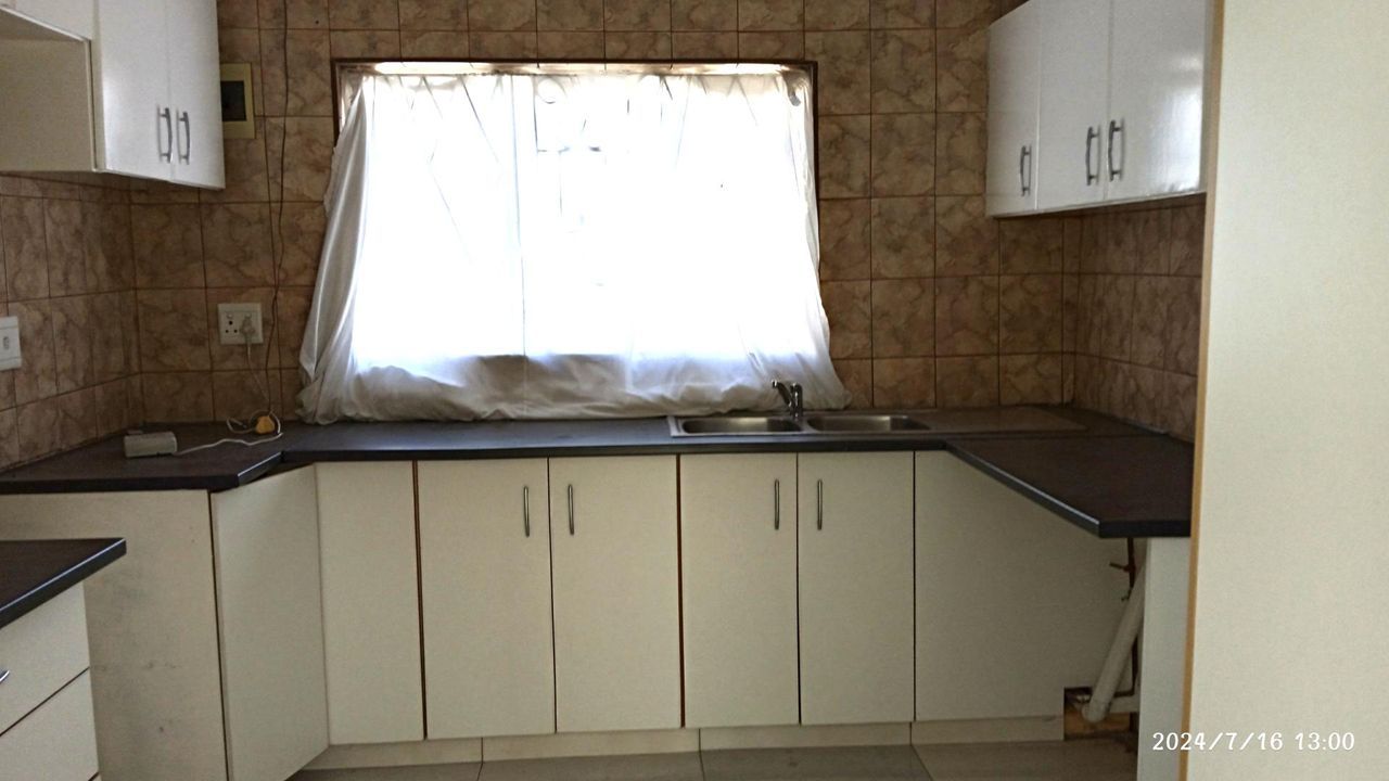 Photo 8 of 16