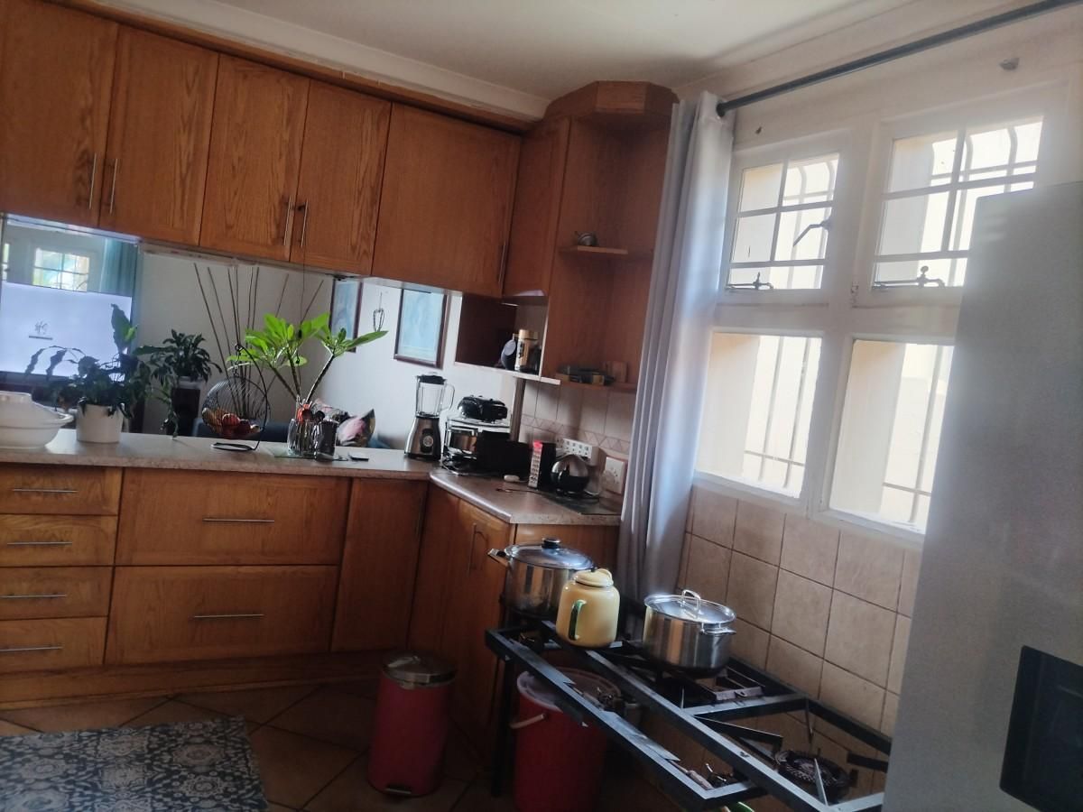 Photo 8 of 28