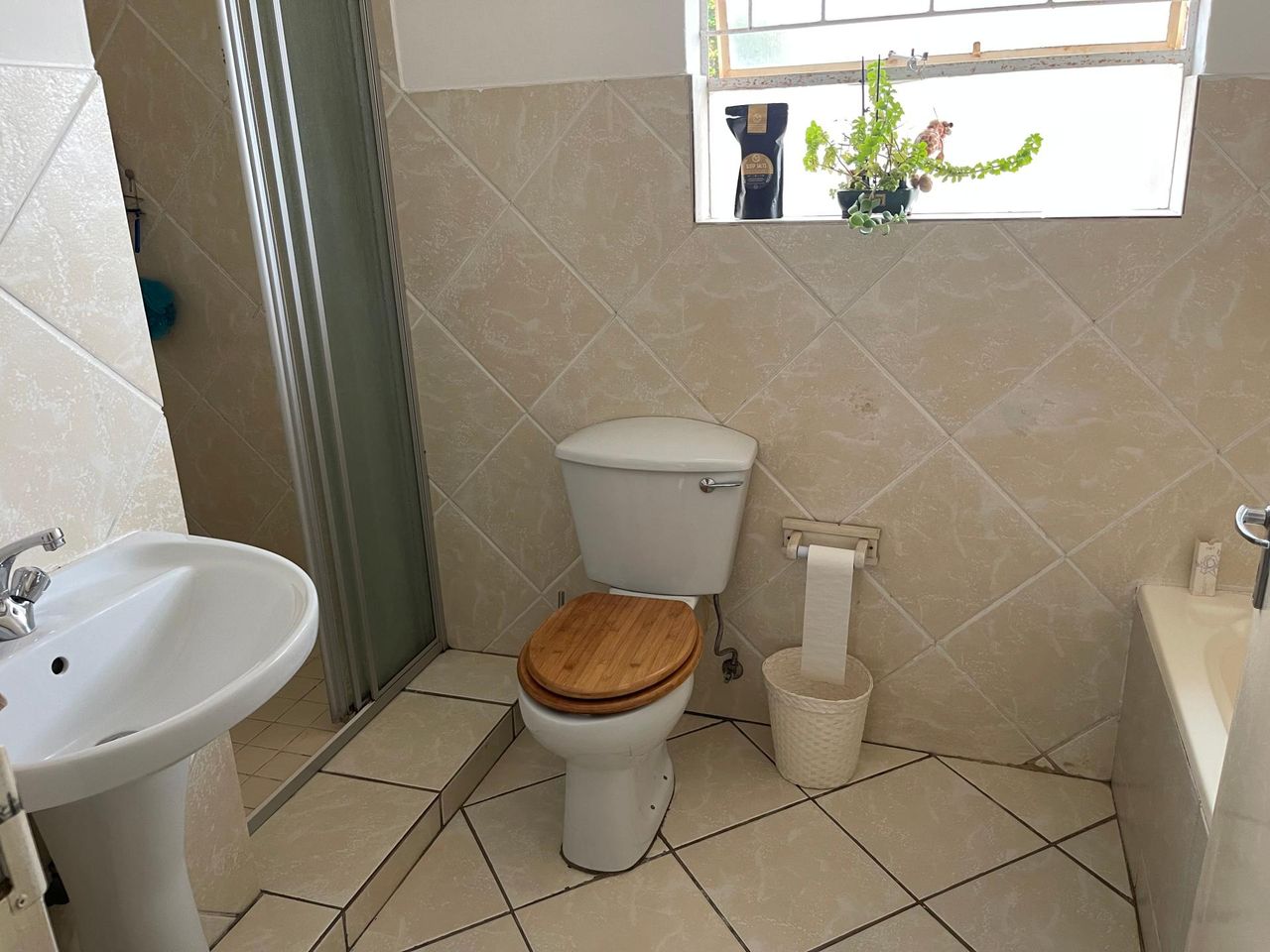Photo 14 of 23