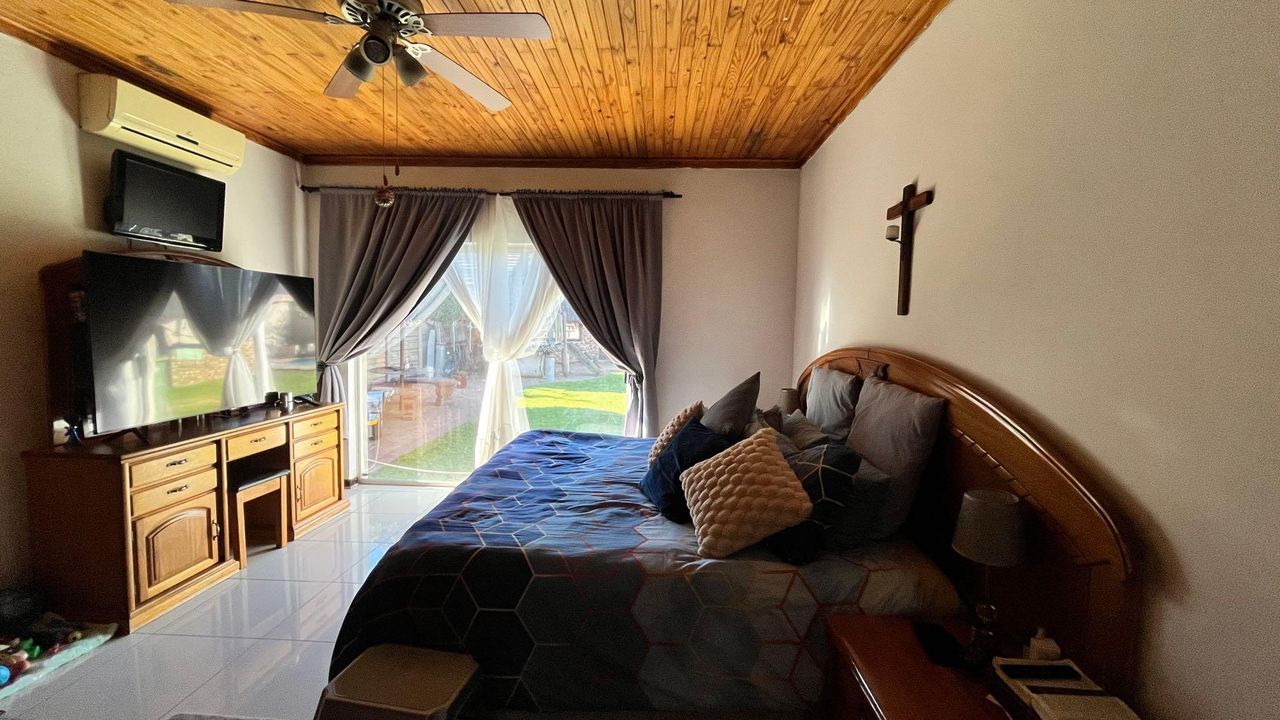 Photo 16 of 22