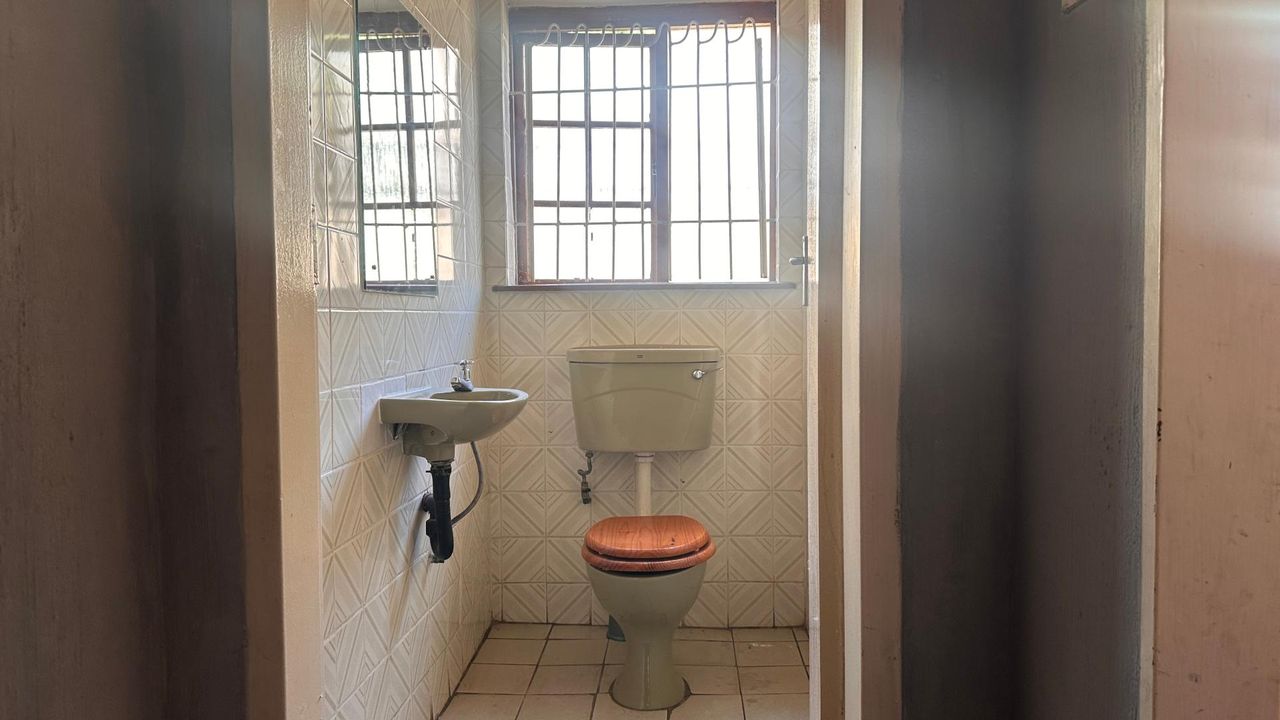 Photo 12 of 20