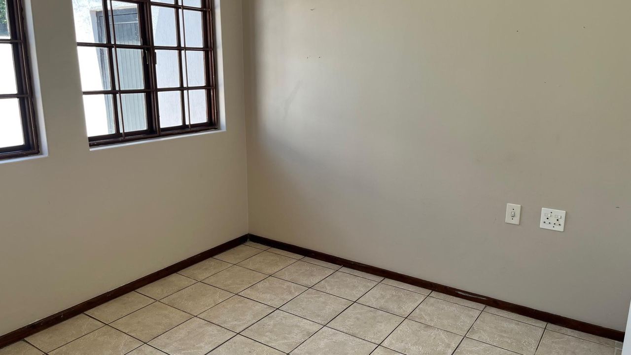 Photo 23 of 24