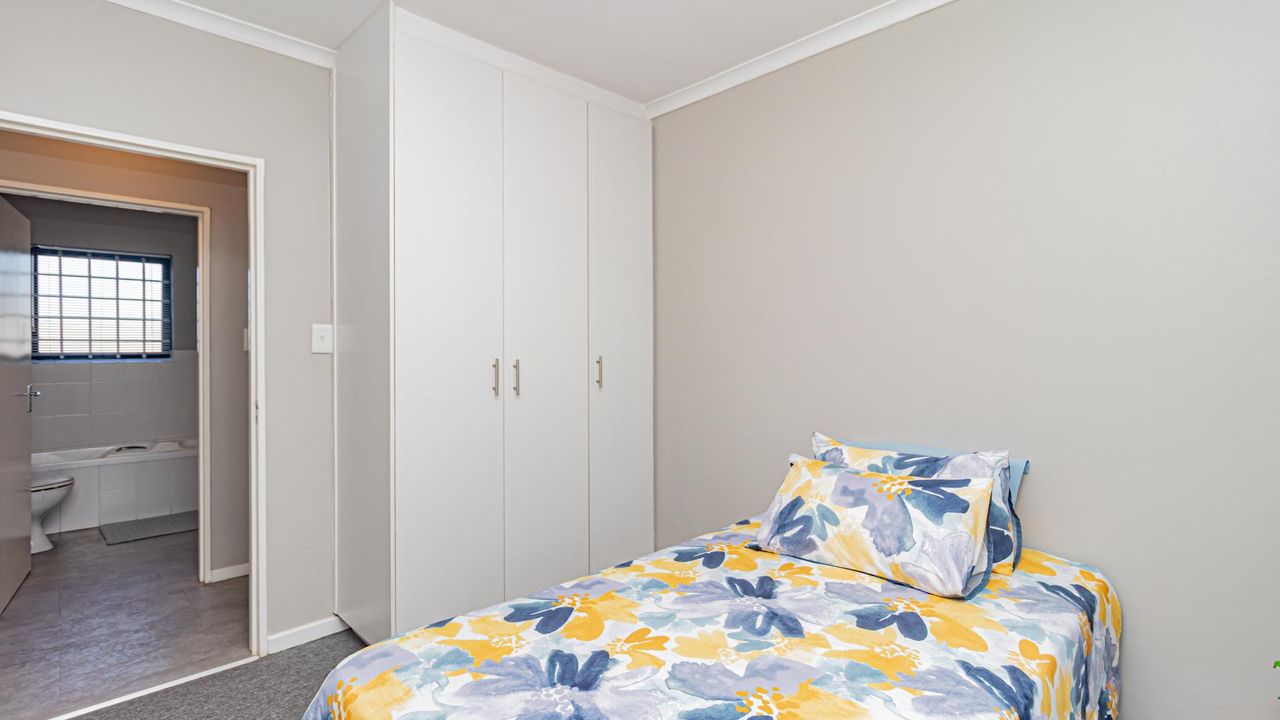 Photo of 3 Bedroom house for sale in Oakglen, Bellville