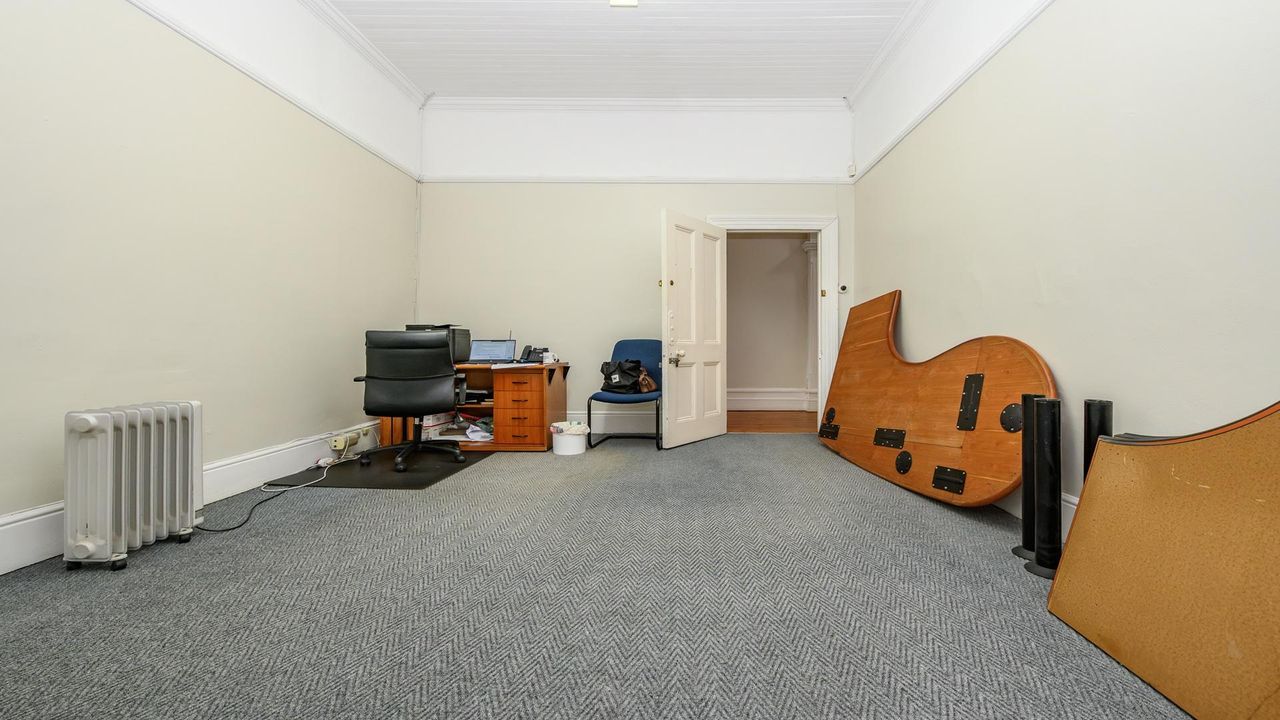 Photo 9 of 18