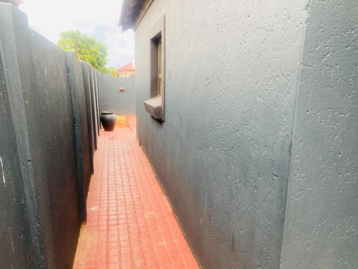 Photo 18 of 19