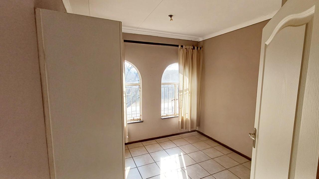 Photo 18 of 24