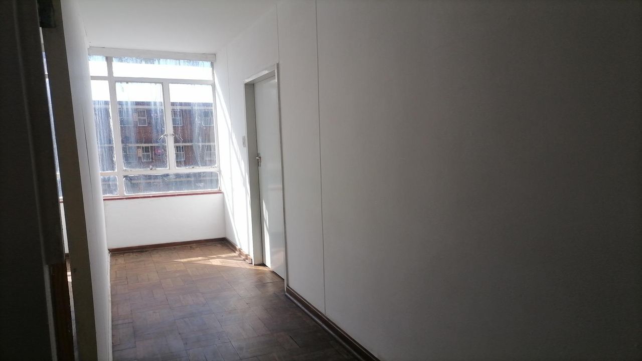 Photo 7 of 32
