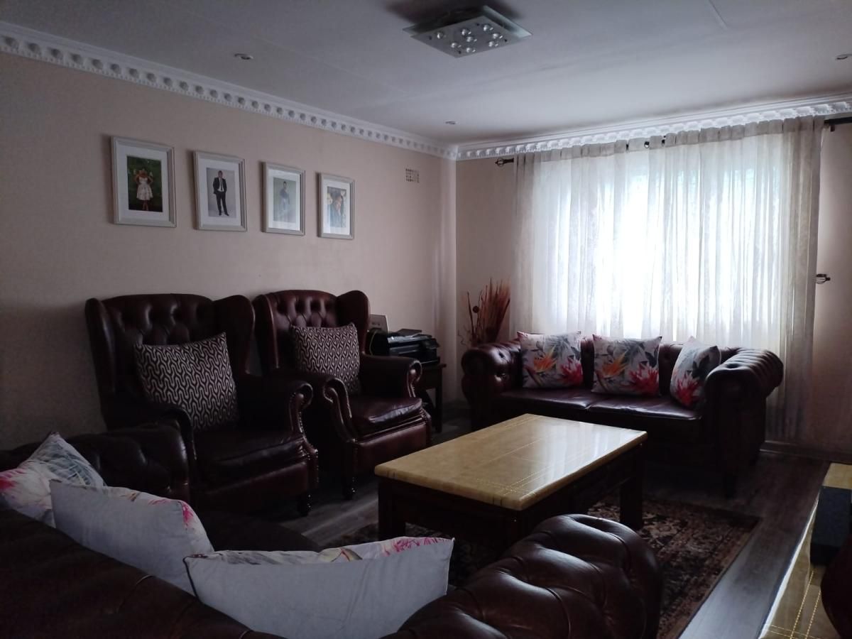 Photo 4 of 17