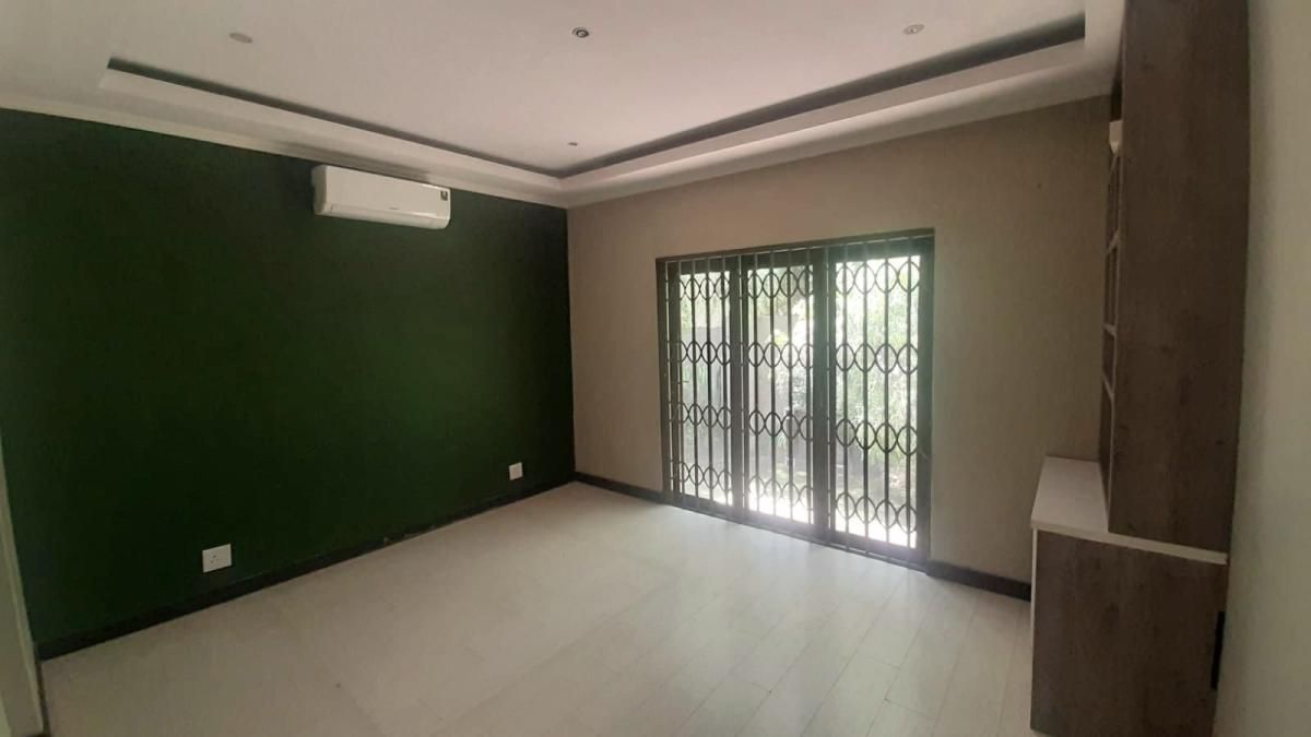 Photo 7 of 24