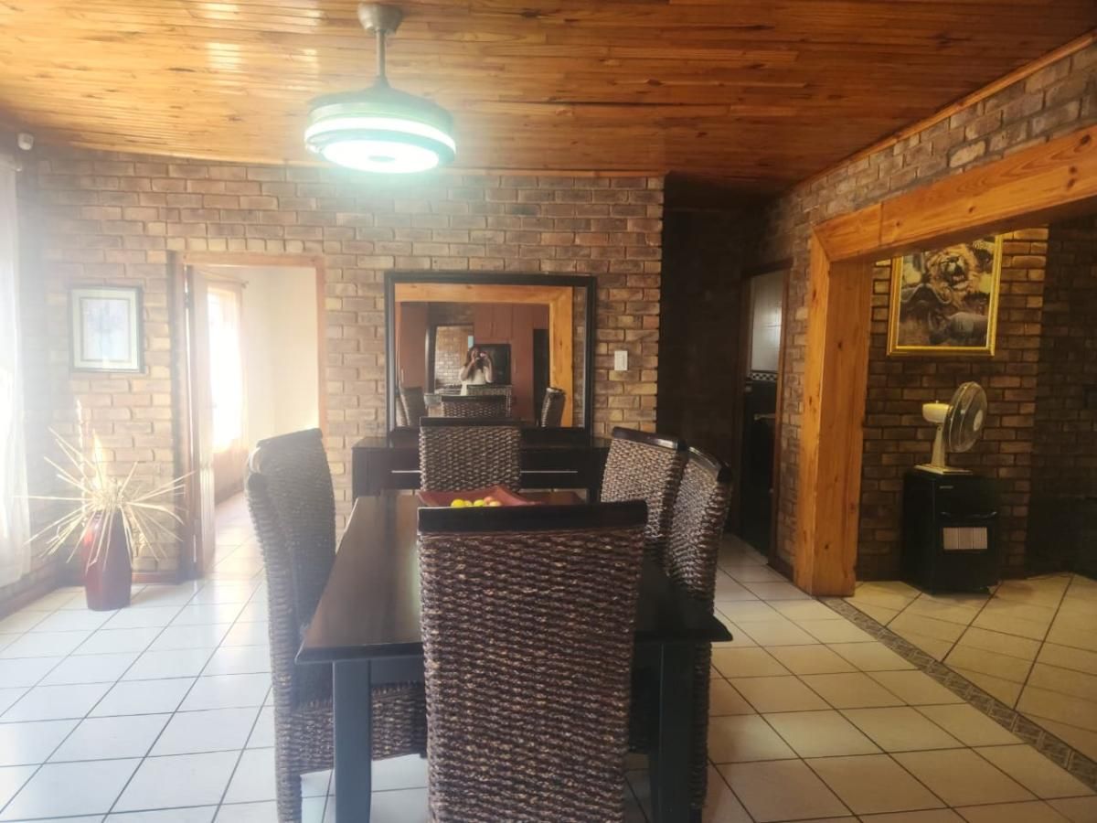 Photo 8 of 22