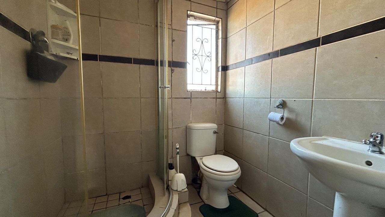 Photo 17 of 25