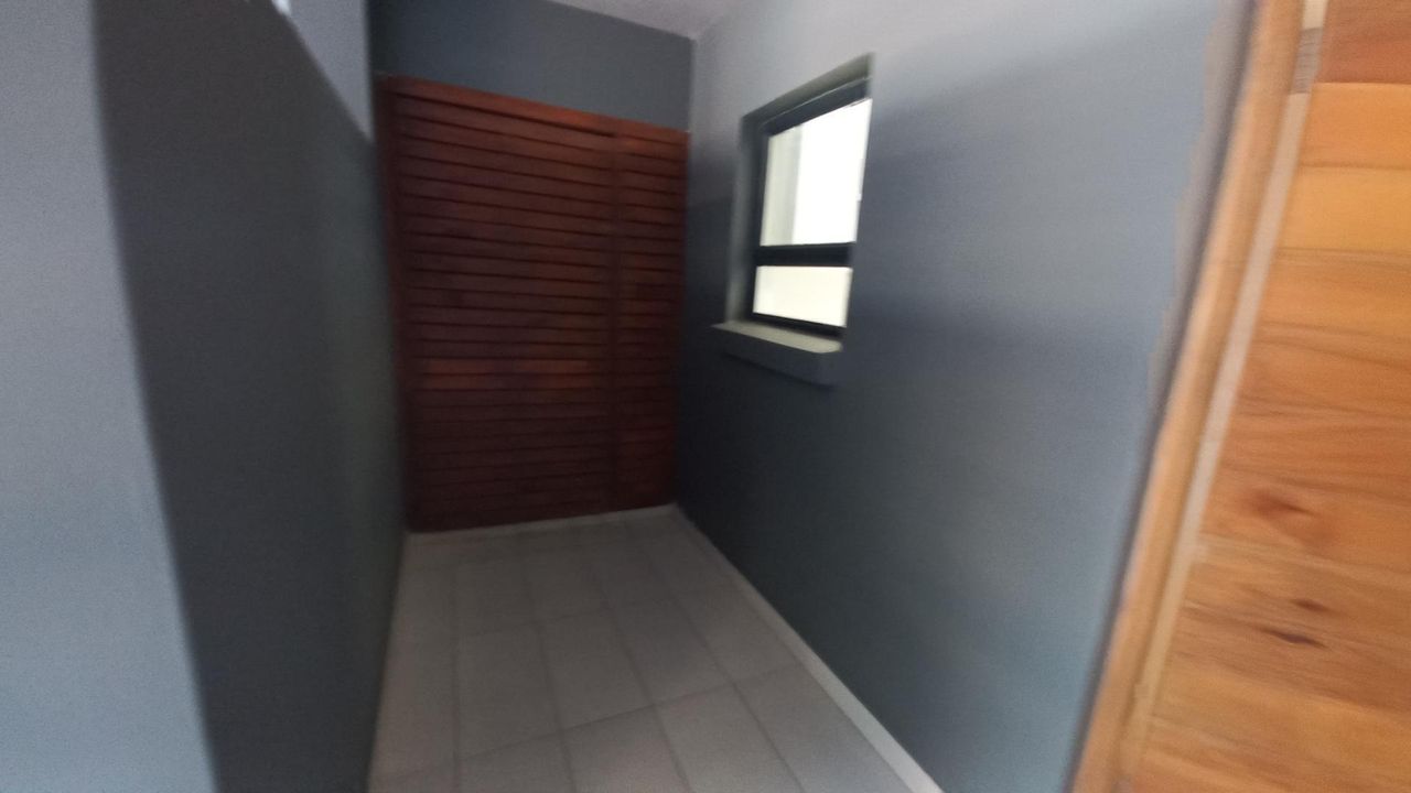 Photo 22 of 28
