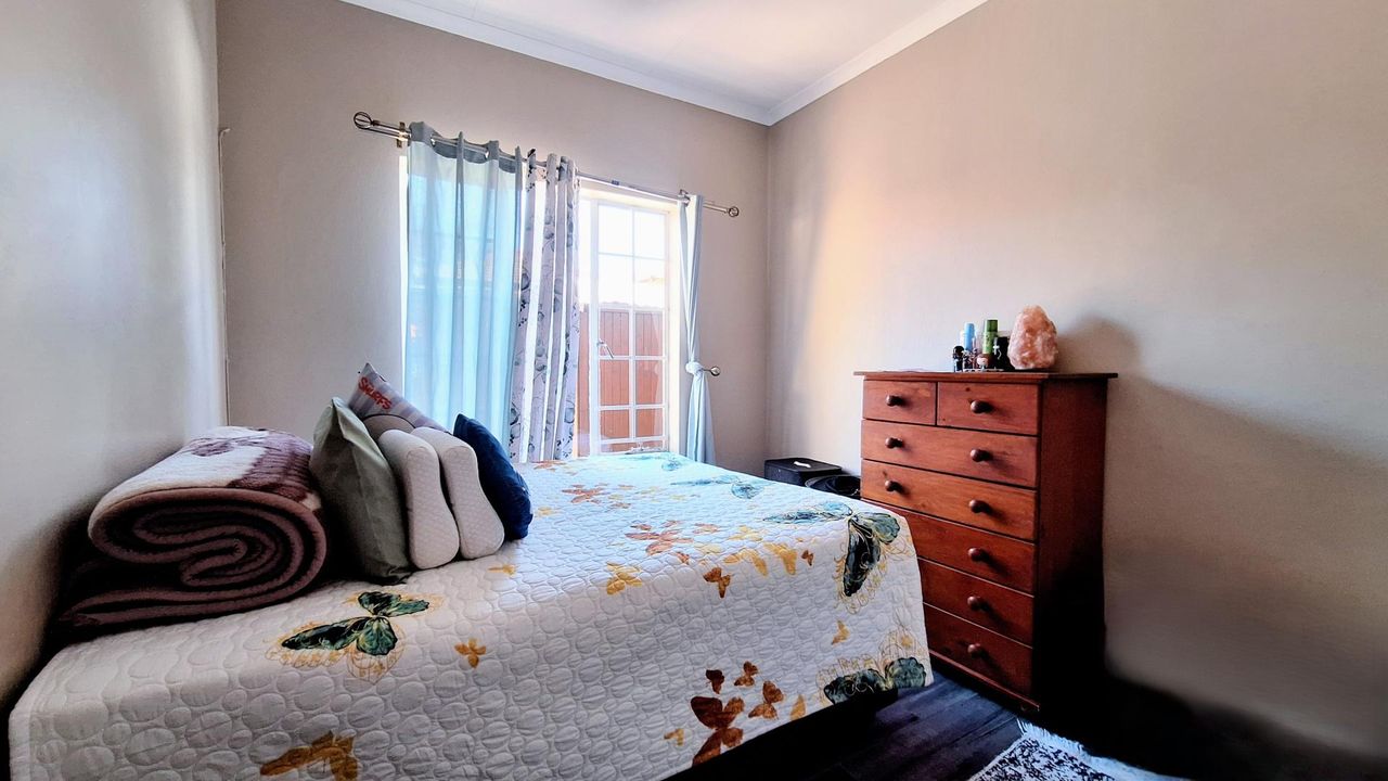 Photo 6 of 27