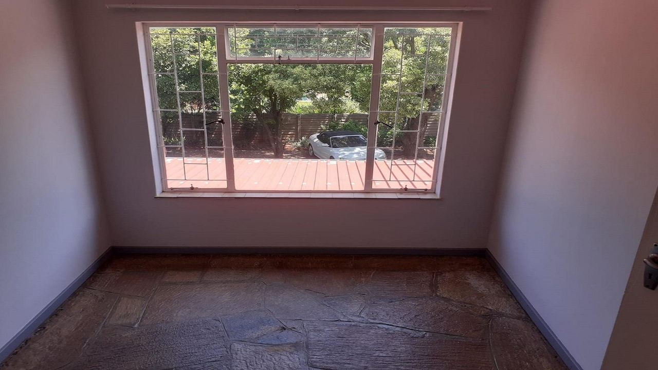 Photo 9 of 27