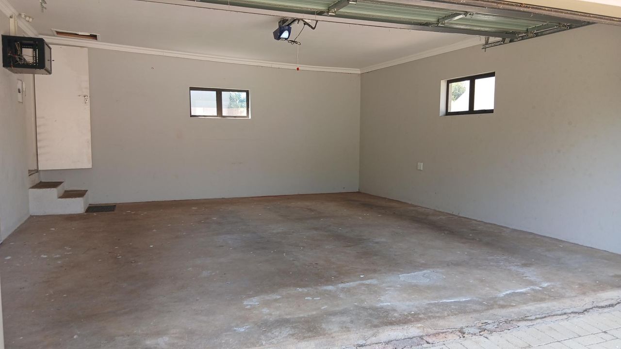Photo 4 of 30