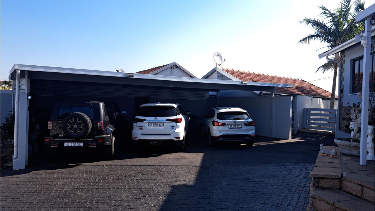 Photo of 4 Bedroom house for sale in Bluff, Durban