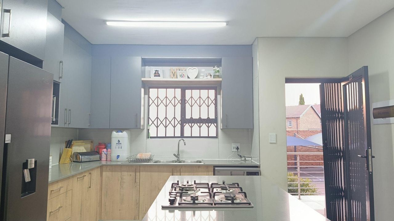 Photo of 2 Bedroom townhouse - sectional for sale in Die Hoewes, Centurion