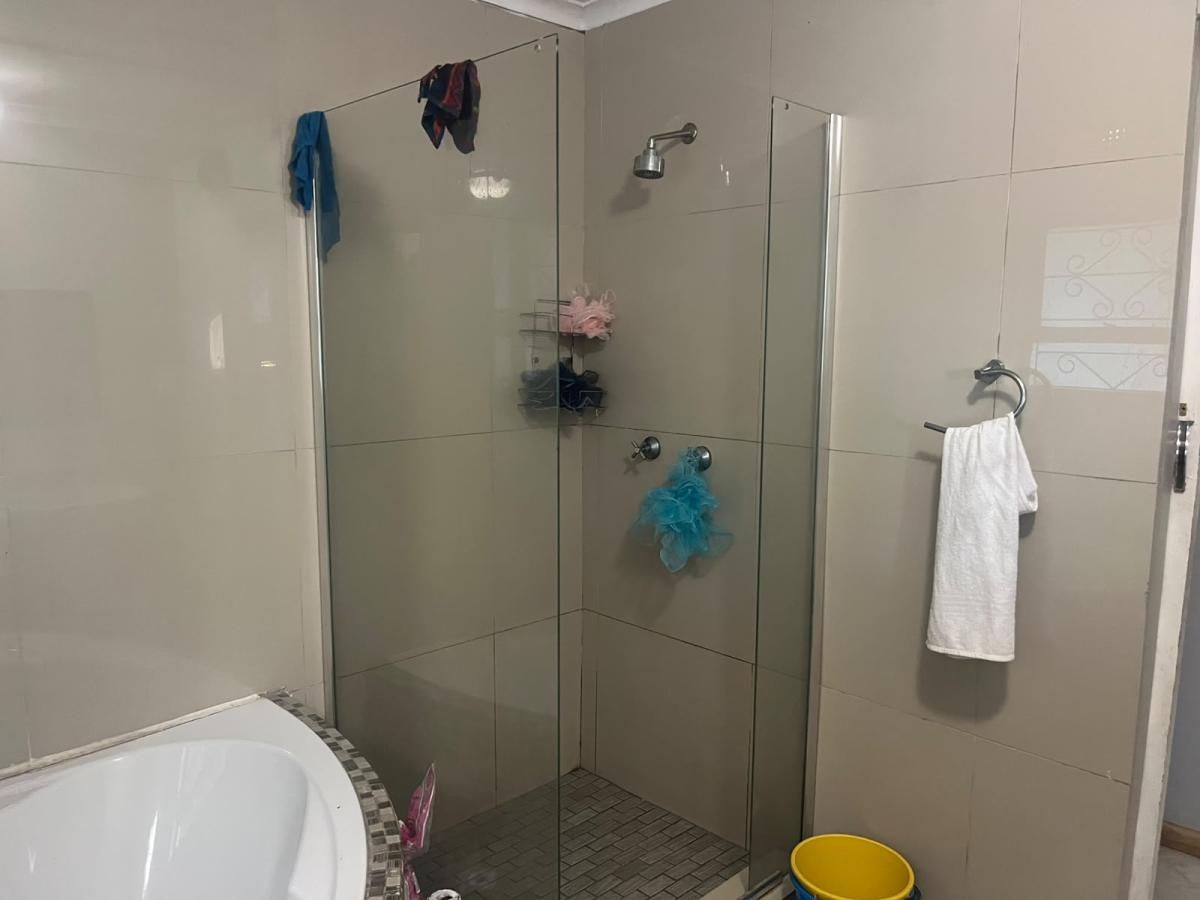 Photo 14 of 23