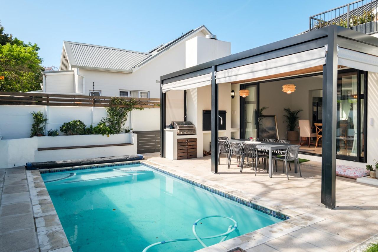Photo of 5 Bedroom house for sale in Rondebosch, Cape Town