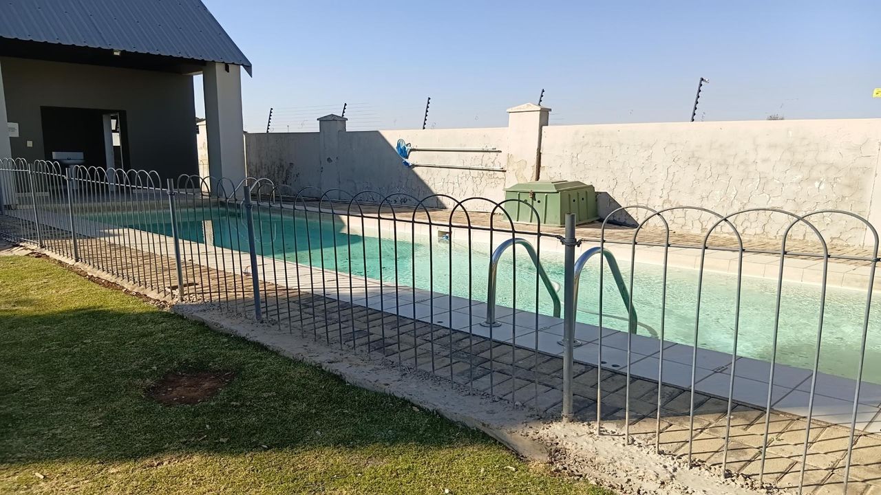 Photo 19 of 24