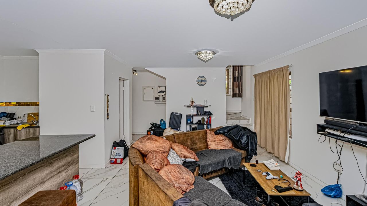 Photo 4 of 19