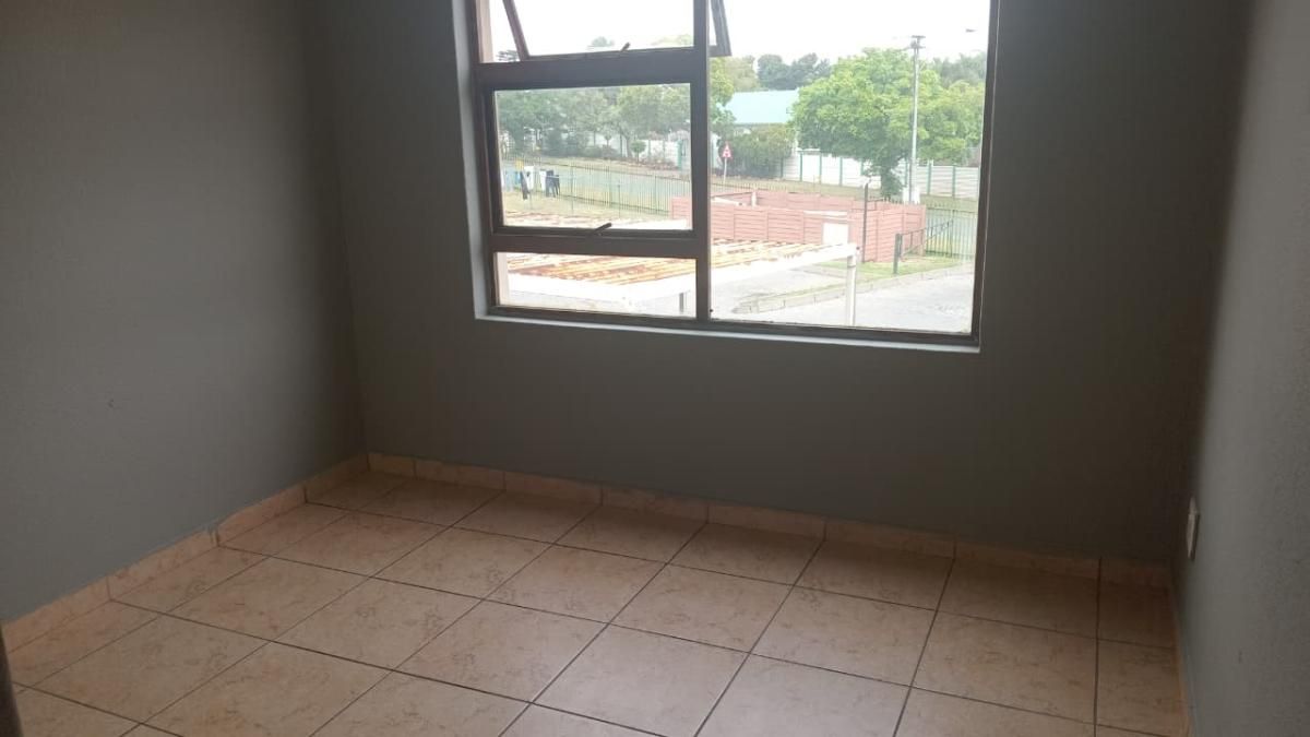 Photo 18 of 19