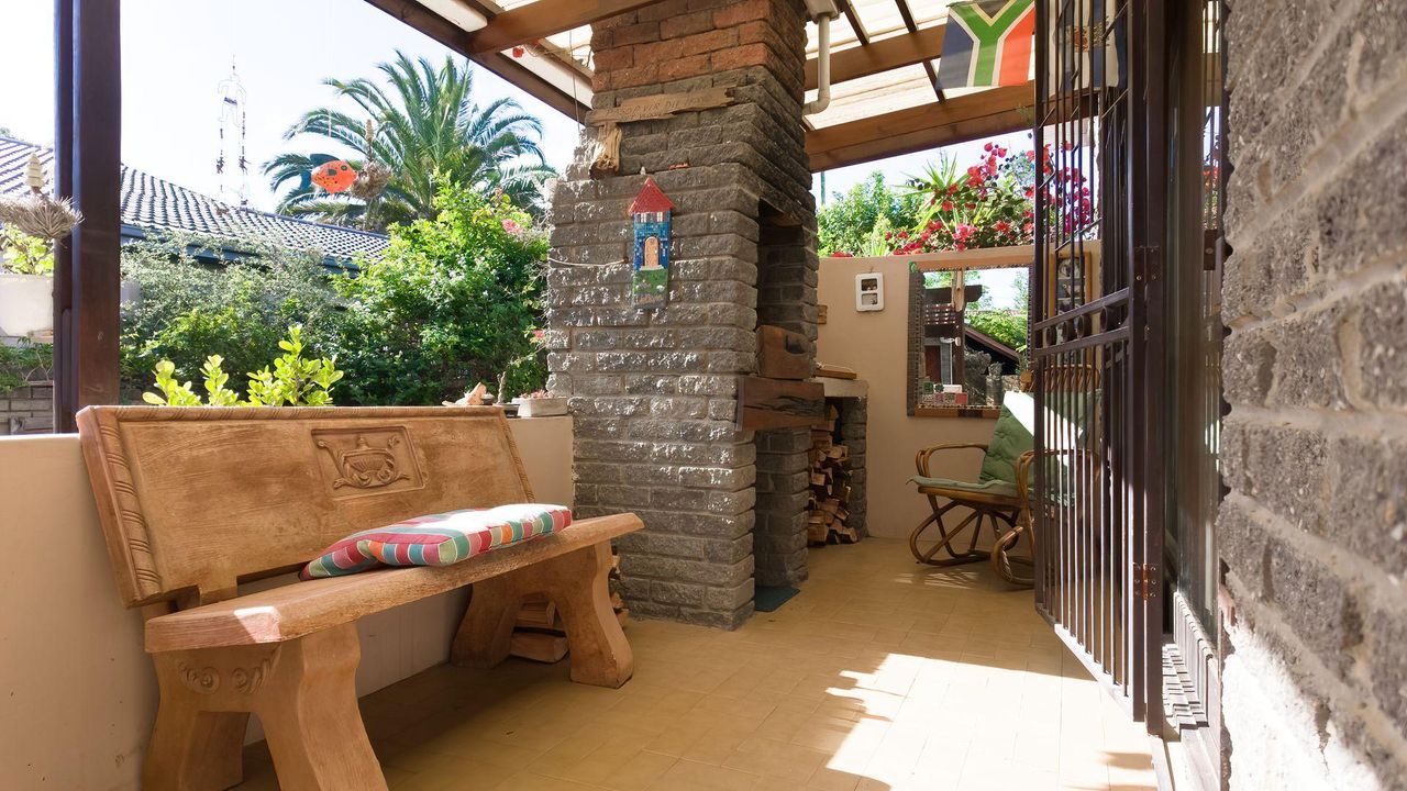Photo 7 of 33