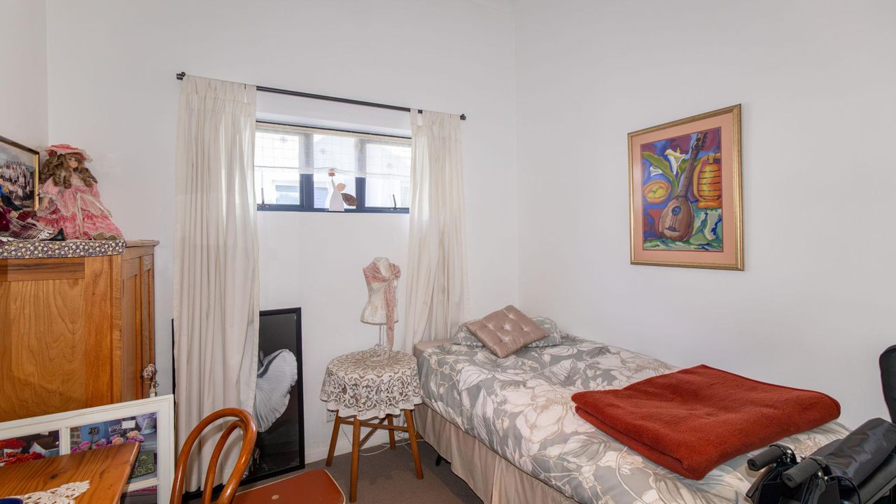 Photo 21 of 28