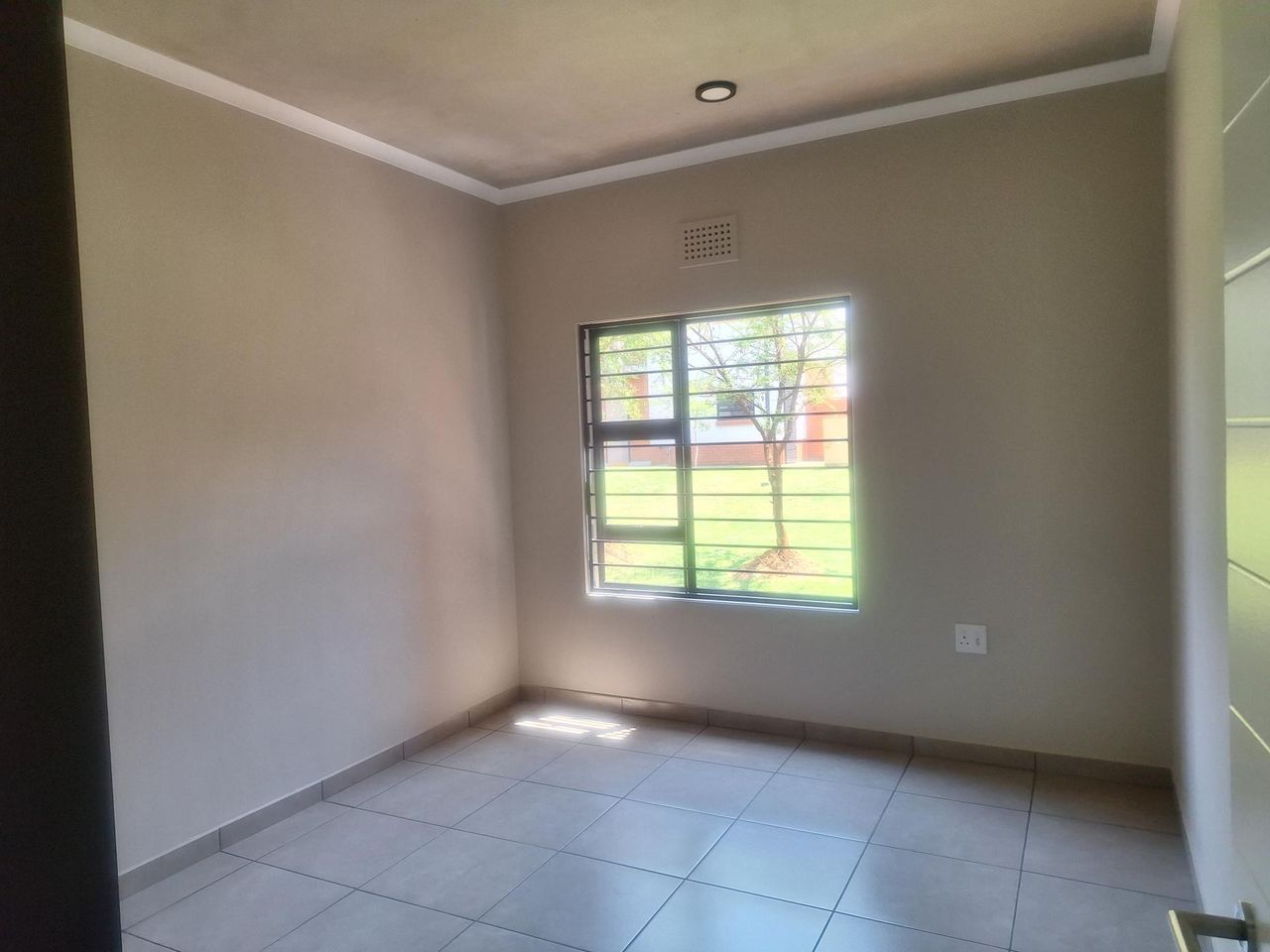 Photo 3 of 18