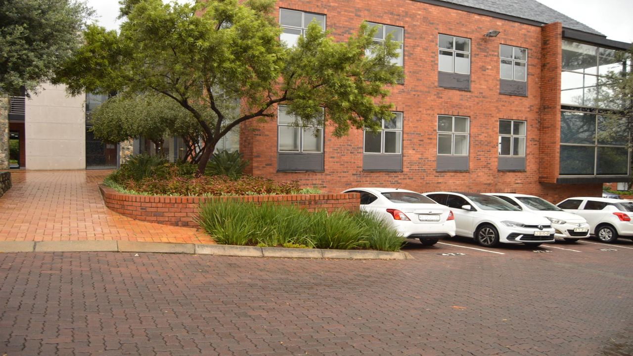 Photo 3 of 23