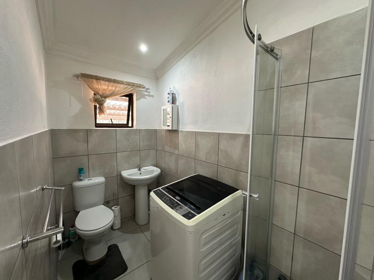 Photo of 1 Bedroom flat rented in Langenhovenpark, Bloemfontein
