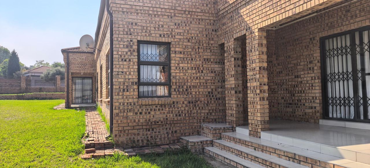 Photo 3 of 24