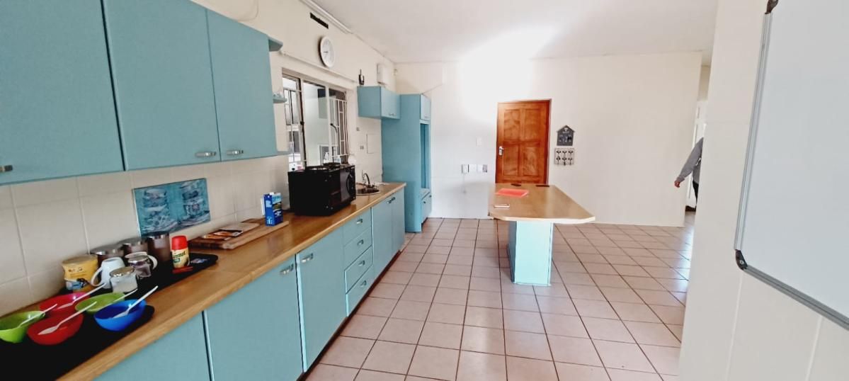 Photo 19 of 27